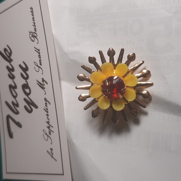 Vintage 60's Sunflower Brooch Lapel Pin Ruby Red Yellow Gold Signed Hong Kong - Picture 1 of 8